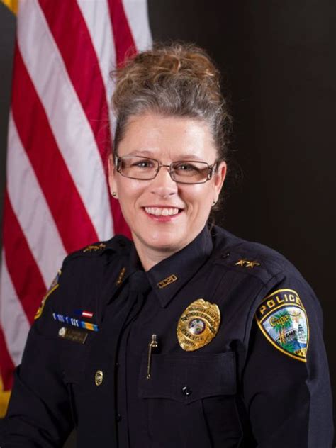 Deputy Cape Coral police chief Lisa Barnes graduates from FBI academy ...