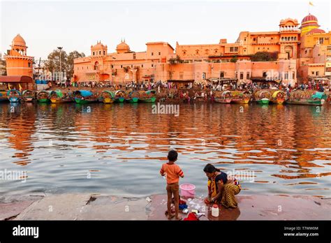 Chitrakoot temple hi-res stock photography and images - Alamy