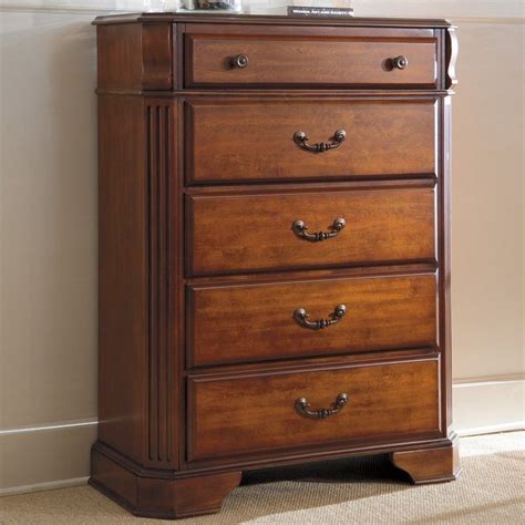 Signature Design by Ashley Furniture Wyatt 5-Drawer Chest in Reddish Brown - B429-46