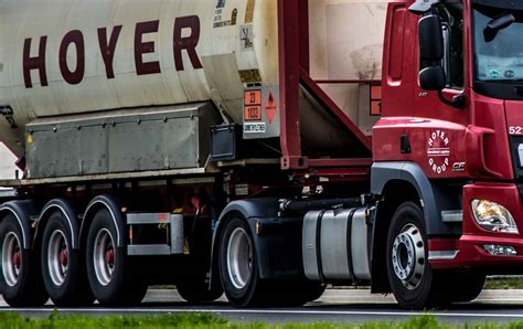 Tanker driver who shunted car for 46 seconds loses wrongful dismissal ...