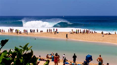 Pipeline Beach / Banzai Pipeline: The world's best surf spot - Orange ... : Due to the reef ...