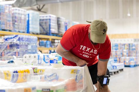 H-E-B’s curbside, home delivery service adds fulfillment center