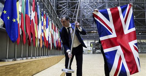 Brexit: Watch as EU officials solemnly take down the UK flag - Vox