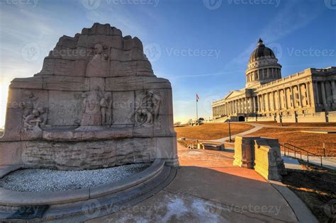 State Capitol Building, Utah 16105681 Stock Photo at Vecteezy