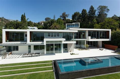 World of Architecture: When Modern Mansions Go Big And Expensive