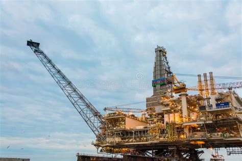 Oil rig platform editorial photo. Image of pumps, installation - 45972186