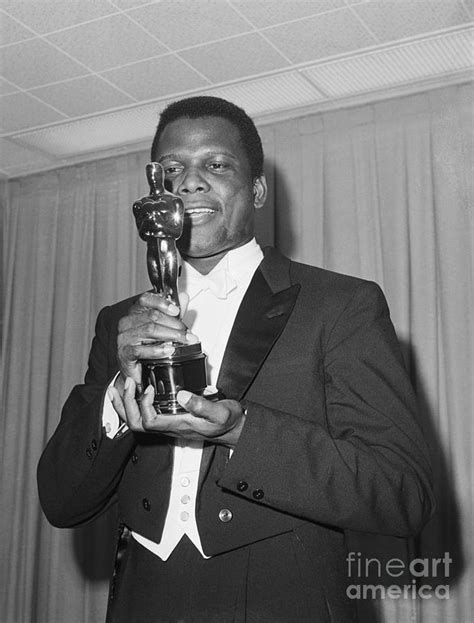 Sidney Poitier Receiving Oscar by Bettmann