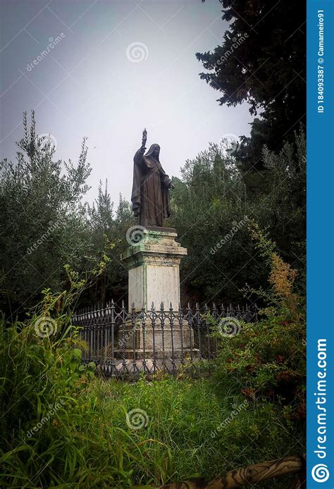 Statue of Saint Clare in Assisi, Italy Stock Image - Image of christ, confession: 184093387