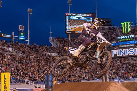 2023 Monster Energy Supercross Season Preview, Commentary