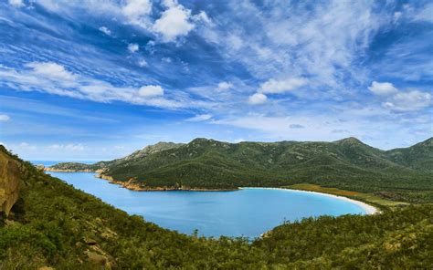 Wineglass Bay / Tasmania / Australia // World Beach Guide