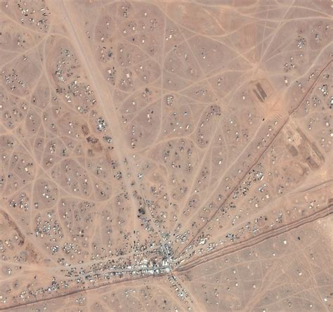 Al-Rukban: 75,000 refugees trapped in Jordan-Syria border camp, Amnesty says | CNN