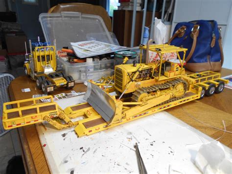 AMT’s Re-Release of the 1/25th Scale D8 Caterpillar Bulldozer May 2018 – IPMS Model Talk