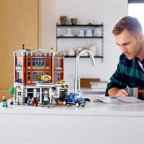 2569-Piece LEGO Creator Expert Corner Garage Kit - Lego Brick Builder