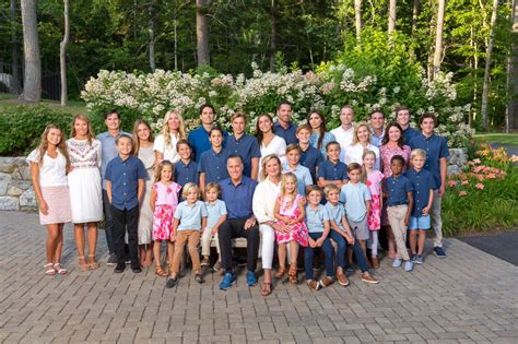 Mitt Romney Family Photo 2018 : Mitt Romney Fast Facts - Four children ...