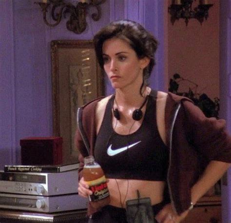 Monica Geller - F R I E N D S | Friend outfits, Friends tv, Friends moments