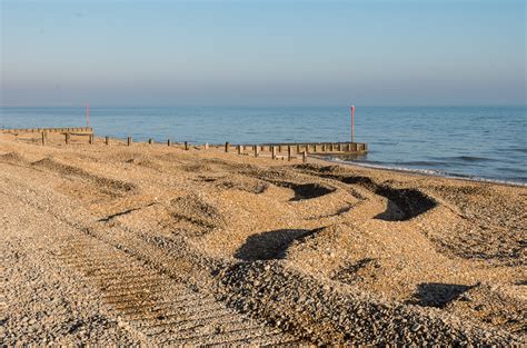 Beach, Pevensey Bay © Ian Capper cc-by-sa/2.0 :: Geograph Britain and ...