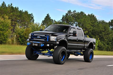 Knockout: A Black ‘n Blue 2002 Ford F-250 7.3L