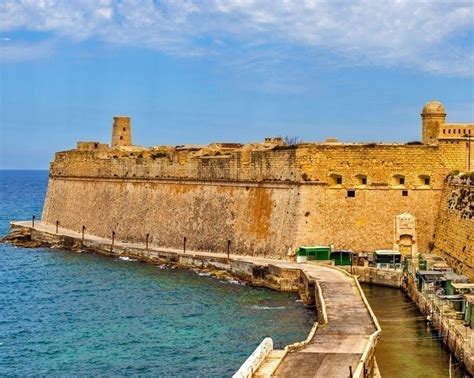 Fort Saint Elmo in Valletta - Malta | 10 Reasons Why You Should Visit Malta | Cool places to ...