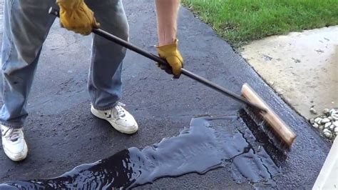 What is the Best Squeegee for Applying Asphalt Driveway? | Best safe household cleaners