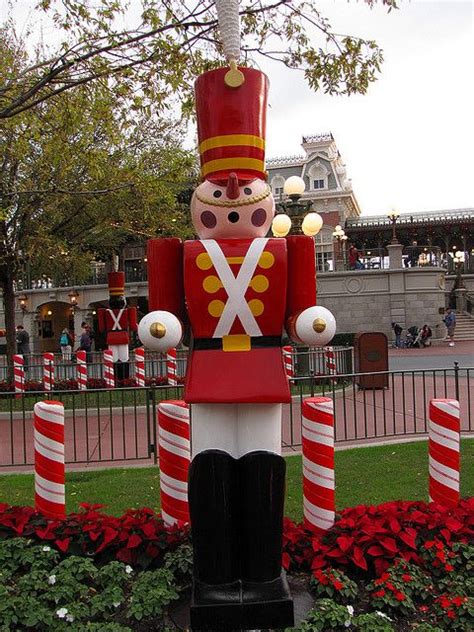 Magic Kingdom - Christmas Decorations | Disney very merry christmas, Magic kingdom christmas ...