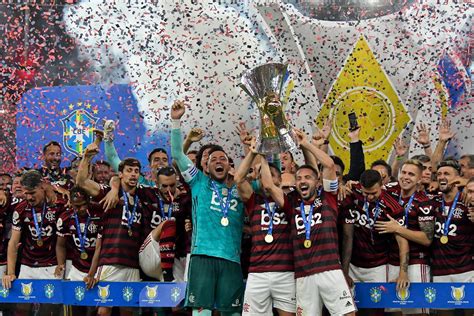 Fotos: Flamengo recebe taça de campeão brasileiro - 28/11/2019 - UOL Esporte