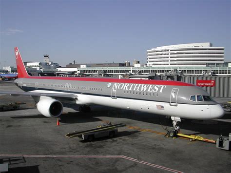 Boeing 757-300 picture #01 - Barrie Aircraft Museum