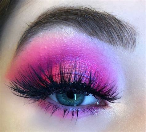 Barbie pink 💞 Products: Eyeshadow: @colourpopcosmetics Brows: @anastasiabeverlyhills Highlight ...