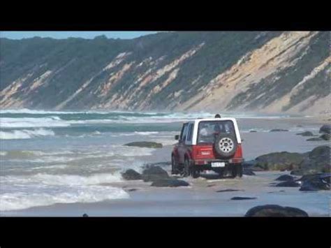 RainBow Beach - 4wd The Tides coming in.....crazy Aussies Driving on beach - YouTube