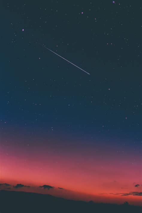 Shooting star in night sky photo – Free Sky Image on Unsplash