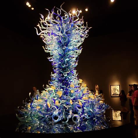 Glass art in Seattle museum : mildlyinteresting