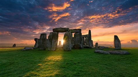 Where is Stonehenge, who built the prehistoric monument, and how ...