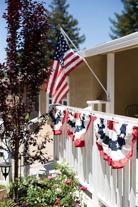 Domestic Fashionista: On the Porch: Stars + Stripes