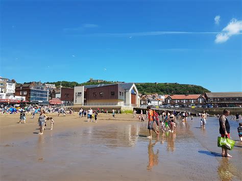 Scarborough Harbour Beach - Photo "20170617_122522" :: British Beaches