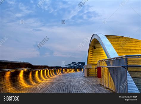 Henderson Waves Bridge Image & Photo (Free Trial) | Bigstock