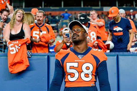 Denver Broncos: Von Miller reaches 100 career sacks