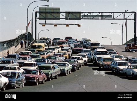 El Paso Texas International border crossing from Juarez Mexico into Stock Photo: 1686204 - Alamy