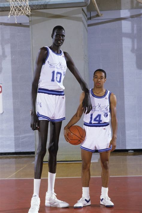 #tbt: Manute Bol was very, very tall - Sports Illustrated