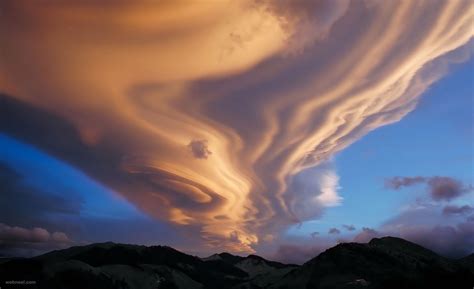 30 Stunning and Beautiful Clouds Photos - Unusual Cloud Formation