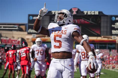 Why Texas Longhorns RB Bijan Robinson's Fumble Is A Lesson For Big 12 ...