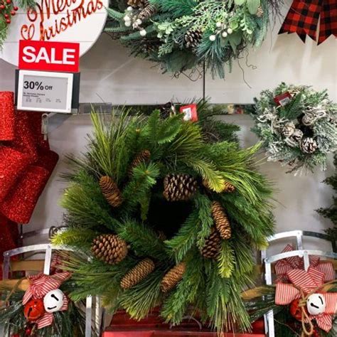 Kohl's Christmas Wreaths on Sale! So many cute options!