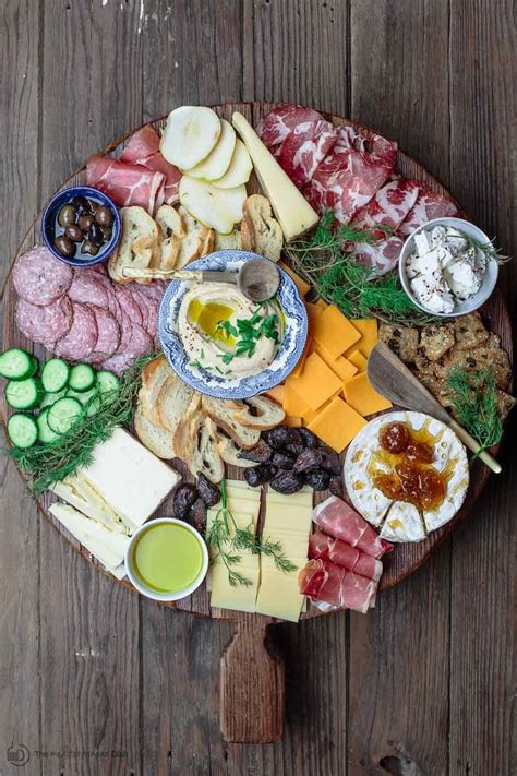 How to Make the BEST Cheese Board: A Complete Guide - The Mediterranean ...