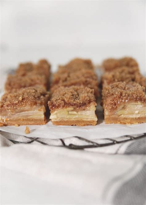 Apple Crisp Bars with Brown Sugar Shortbread Crust