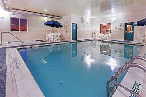 COUNTRY INN & SUITES BY RADISSON, CHAMBERSBURG, PA $81 ($̶1̶1̶6̶ ...