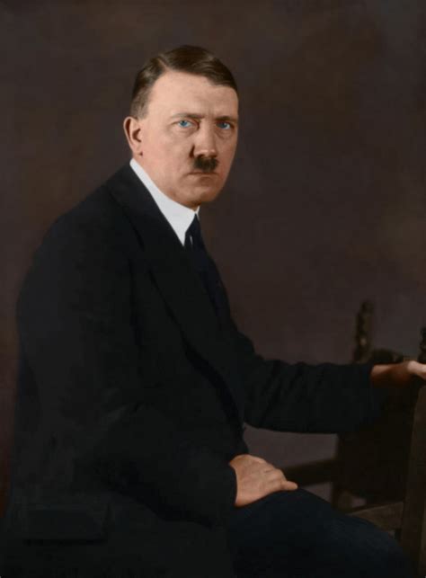 ESPEJO DE ARCADIA: ADOLF HITLER 34 (color): "El Capitán Ernst Roehm, bajo el pretexto de ...