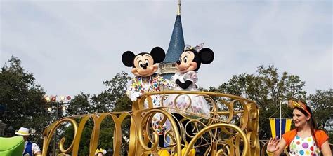 Here's Your 5 Must-Dos for Mickey and Minnie's Surprise Celebration at ...