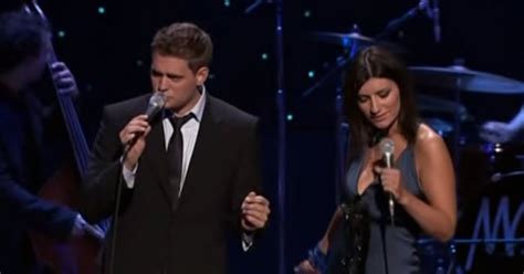 Michael Buble And Laura Pausini Join Each Other On Stage To Perform ...