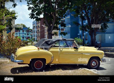 Beat up car hi-res stock photography and images - Alamy