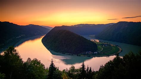 The Danube river at sunset, Austria : wallpapers