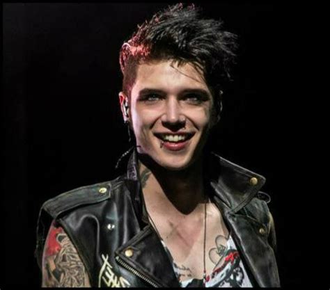 Pin by FISH HEAD on Andy Biersack | Andy black, Andy biersack, Black ...