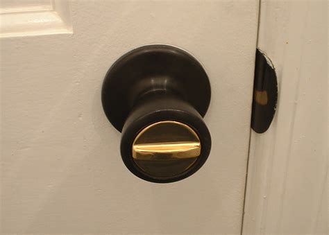 File:Door Knob with Lock USA.jpg - Wikimedia Commons